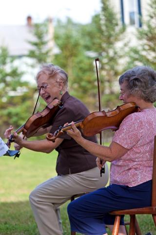two ladies playing violins